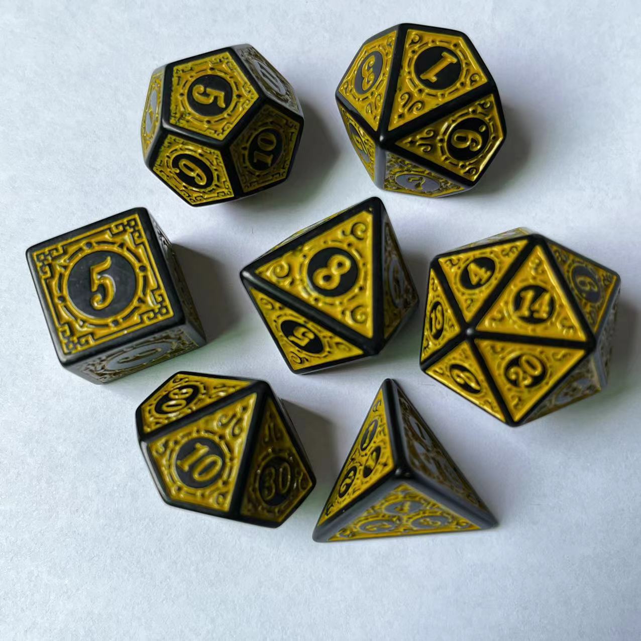 Carved Vintage Ancient Retro Pattern Dice Set