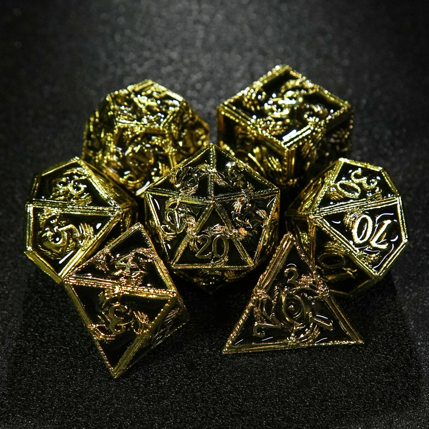 Handwürfel-Set mit Totenkopf aus massivem Metall, Antik-Gold 