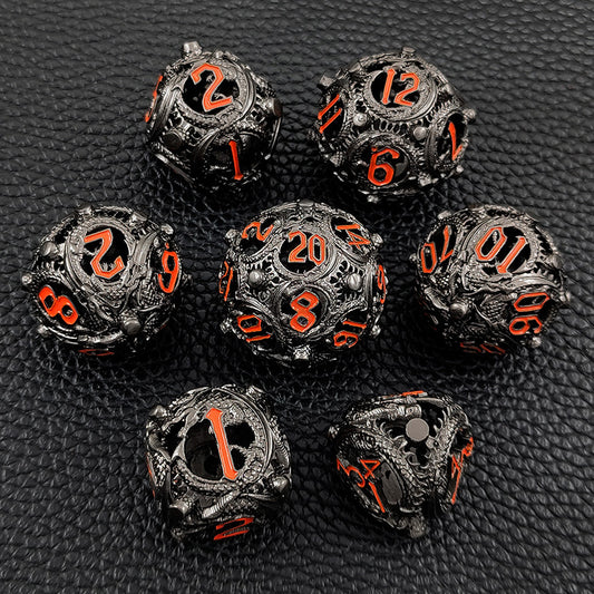 Schwarz-oranges Drachen-Hohlmetall-Würfelset 