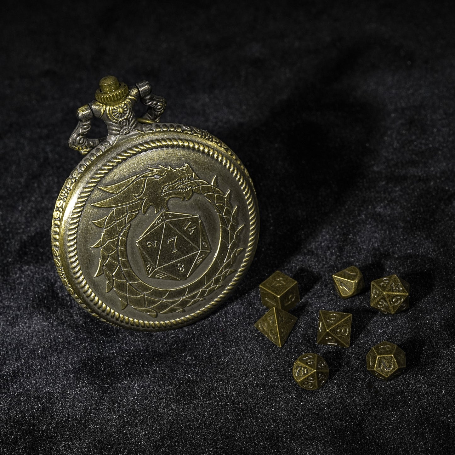 Skeleton clock + mini metal dice