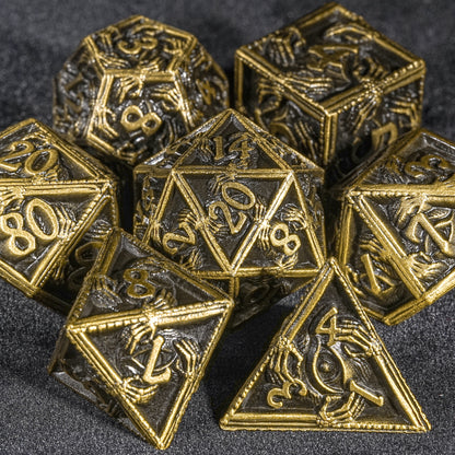 Handwürfel-Set mit Totenkopf aus massivem Metall, Antik-Gold 