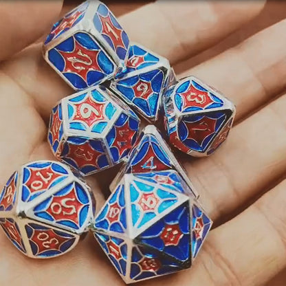 Jeu de dés à motif de pétale solide en métal bleu rouge 