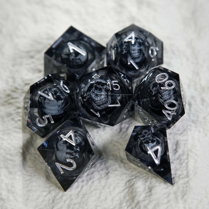 Jeu de dés en résine Skull Core, chiffres noirs + argentés 