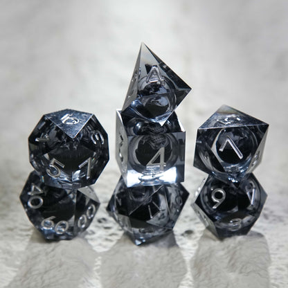 Jeu de dés en résine Skull Core, chiffres noirs + argentés 