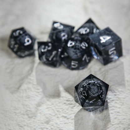 Jeu de dés en résine Skull Core, chiffres noirs + argentés 