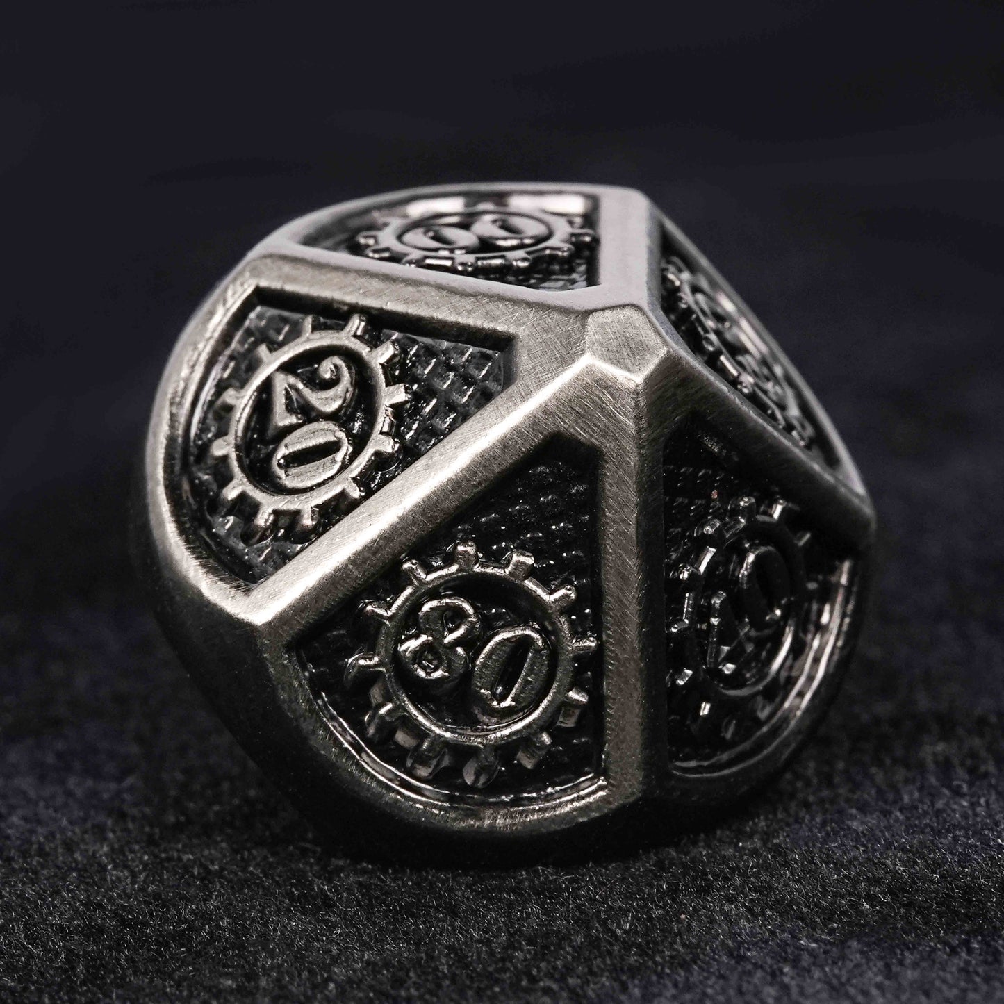 Metal Baldur's Gate dice set