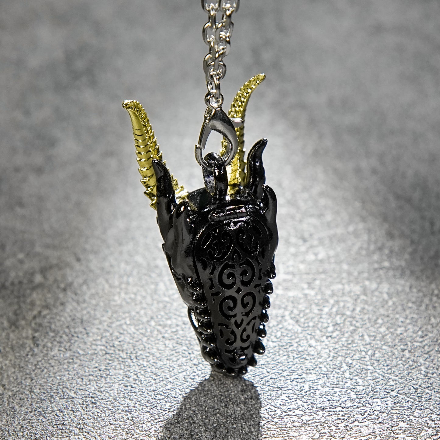 Dragon Head necklace + mini metal dice set